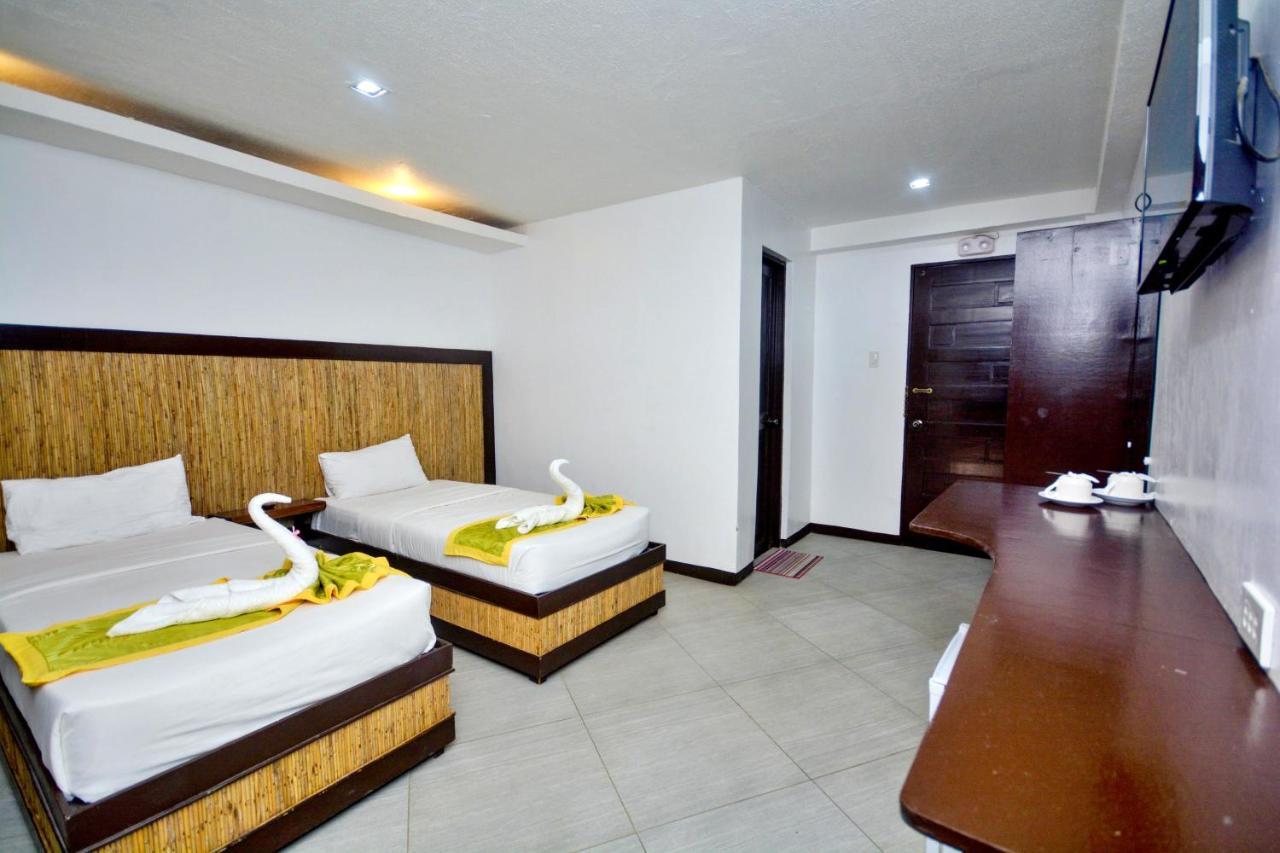 Bamboo Beach Resort & Restaurant Manoc-Manoc Exterior photo
