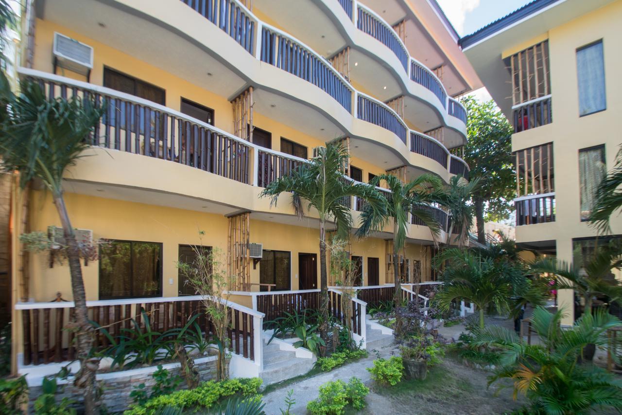 Bamboo Beach Resort & Restaurant Manoc-Manoc Exterior photo