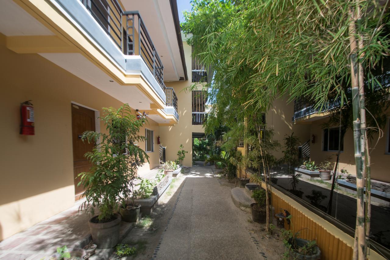 Bamboo Beach Resort & Restaurant Manoc-Manoc Exterior photo