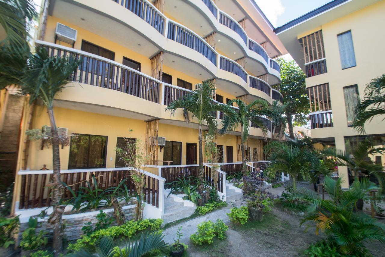 Bamboo Beach Resort & Restaurant Manoc-Manoc Exterior photo