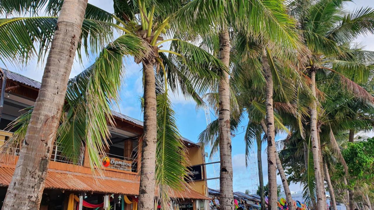 Bamboo Beach Resort & Restaurant Manoc-Manoc Exterior photo